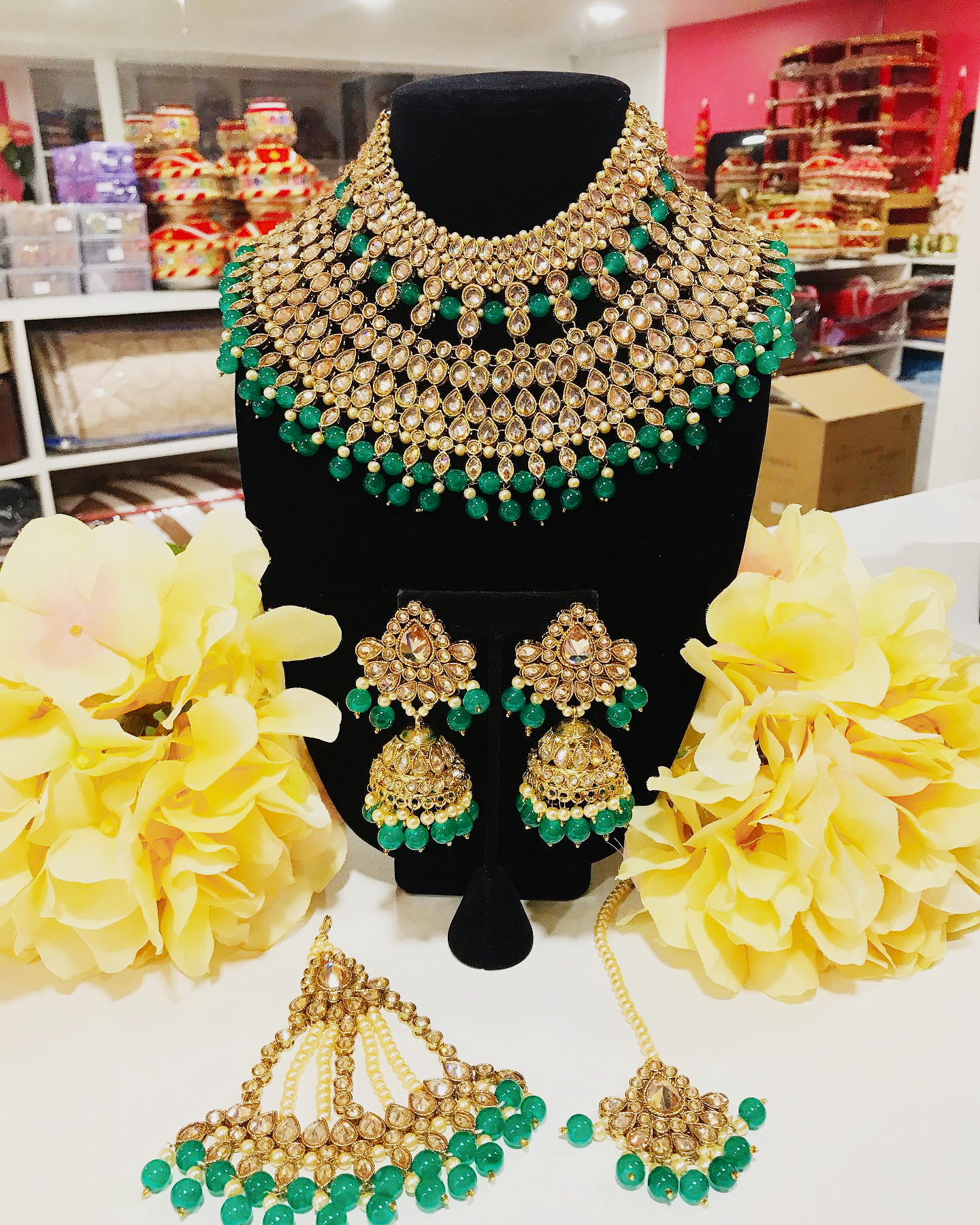 Luxury Bridal Jewelry Set with Jhumkis & Maang Tikka – Elegant Wedding Necklace Set for Women