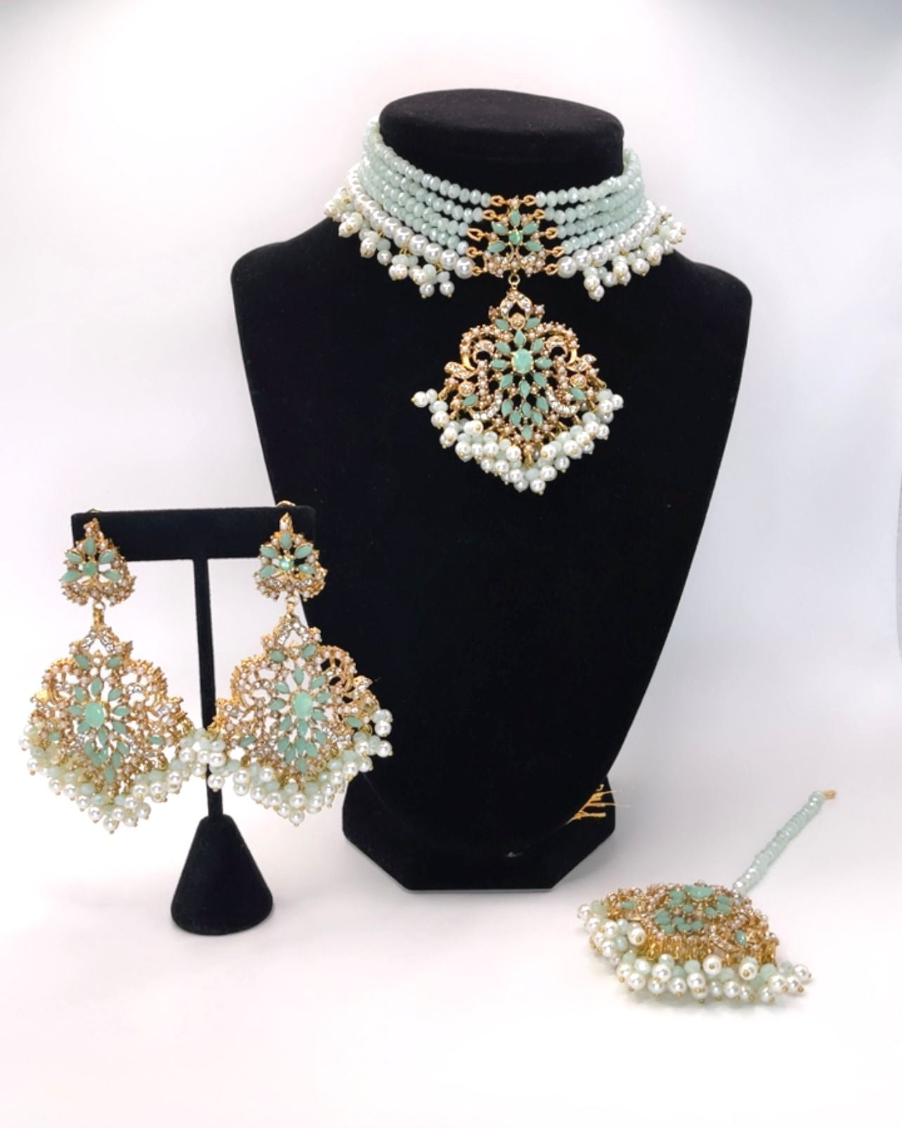 Luxury Pakistani Bridal Choker Set with Earrings & Maang Tikka – Elegant Wedding Jewelry for Women