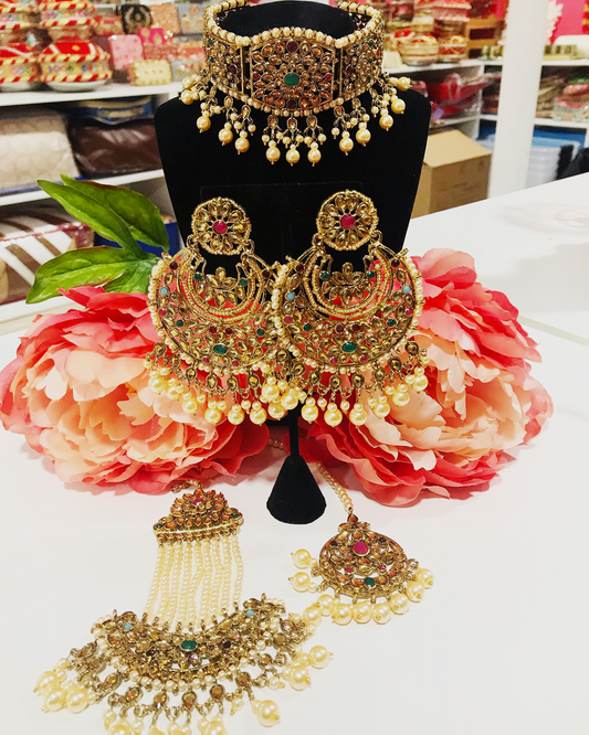Luxury Bridal Choker Set with Large Earrings, Maang Tikka & Passa – Royal Wedding Jewelry for Women